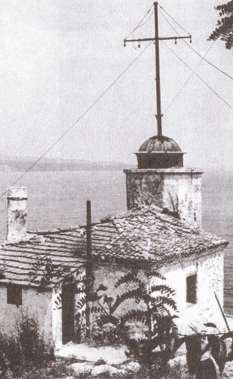 Маяк мыса Галата 1863 года постройки. Фото 1957 года.
